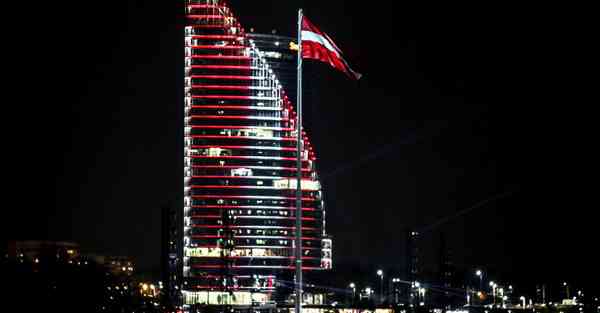 时尚杂志女装搭配图文_时尚杂志女装搭配