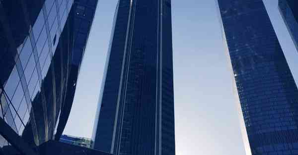 时尚街拍穿搭白裙美女